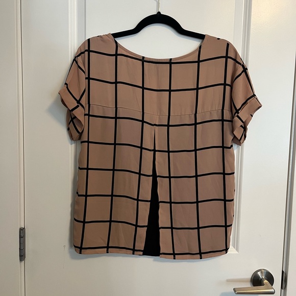 Forever 21 Business Casual Flowy Shirt - Picture 2 of 3